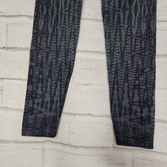 Spanx Look At Me Now Active Women's Gray Black Cropped Capri Leggings Size 1X - Picture 8 of 10